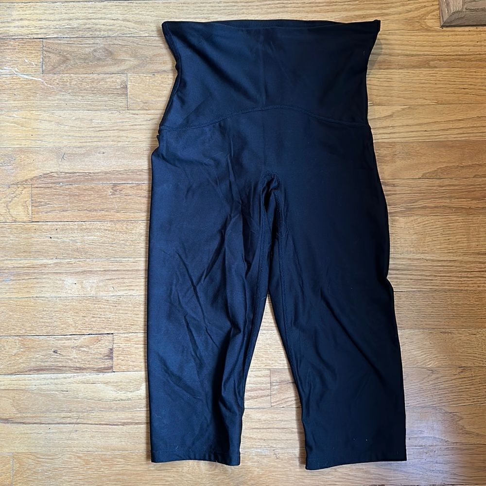 Spanx sz M black leggings 18” inseam great‎ pre owned condition